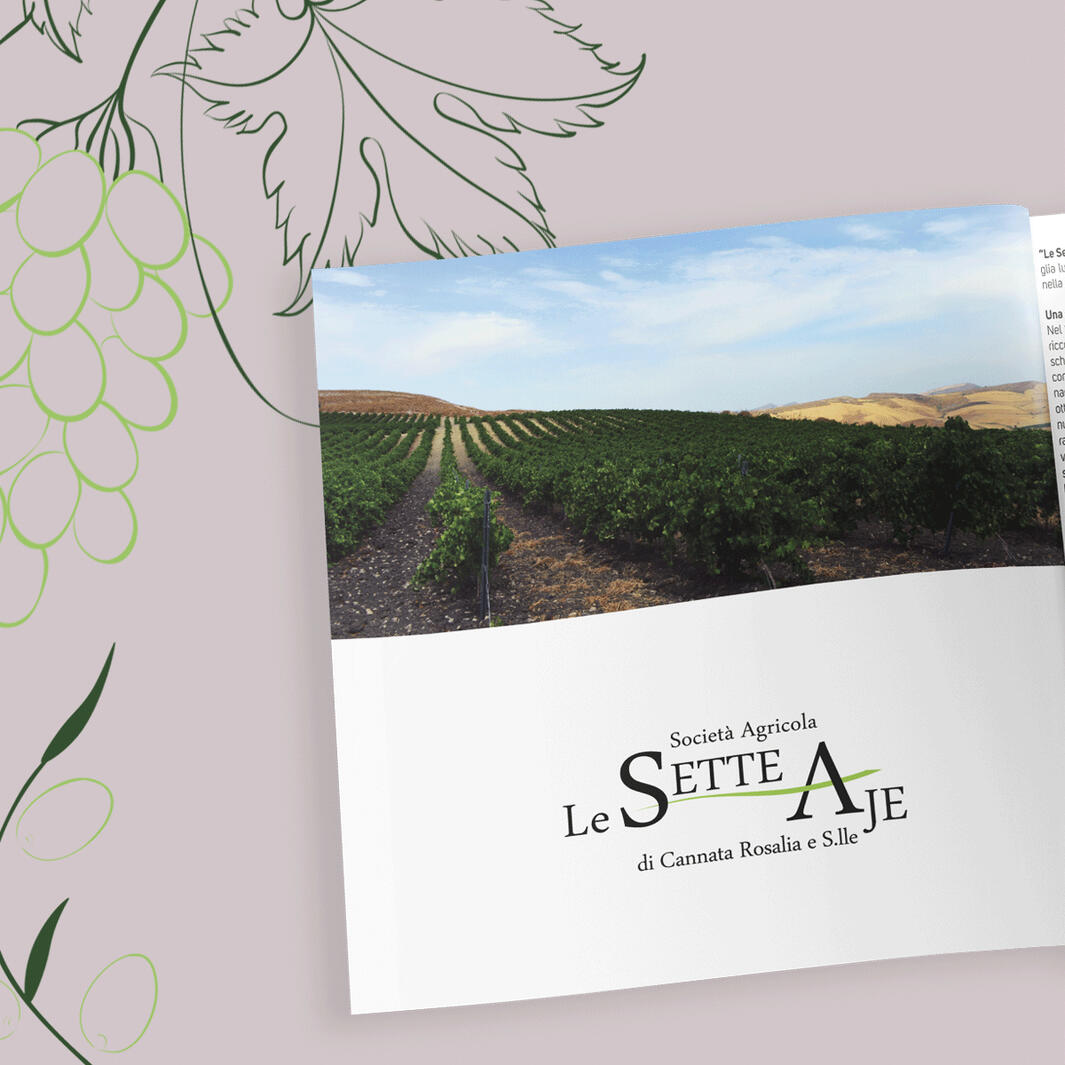 Depliant Progetto per azienda agricola siciliana. Depliant quadrato con foto a tutta pagina e layout arioso. Pensato per raccontare i prodotti valorizzando territorio, origine e tradizione.